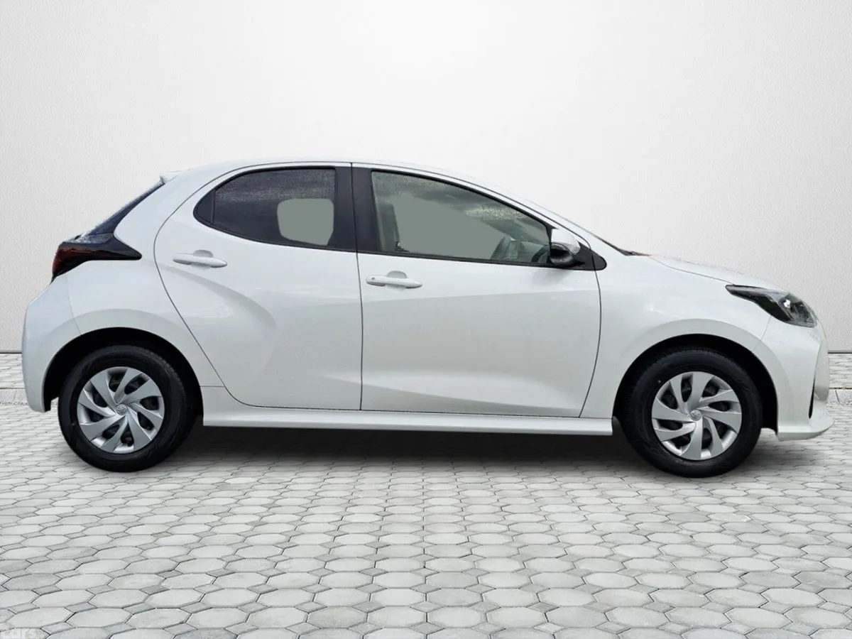 Toyota Yaris Hatchback, Petrol, 2021, White