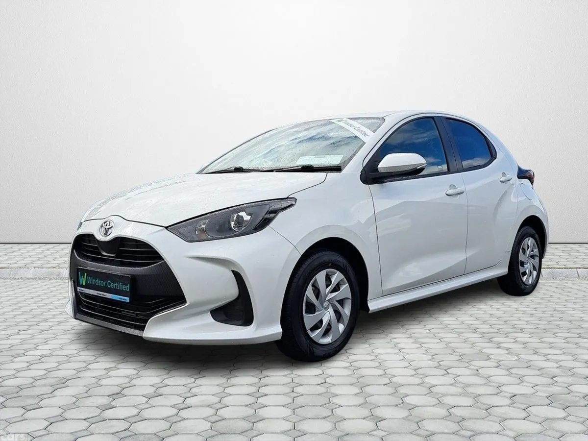 Toyota Yaris Hatchback, Petrol, 2021, White