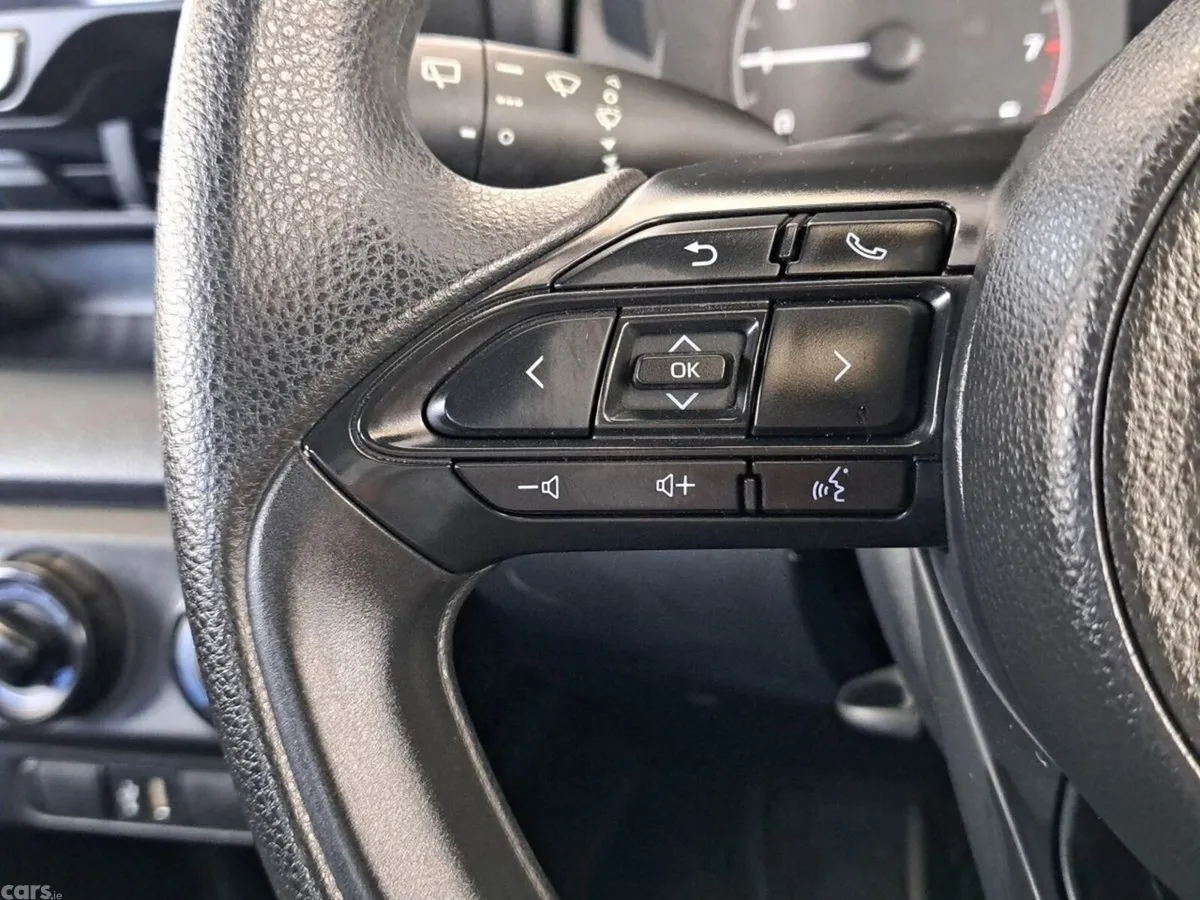 Toyota Yaris Hatchback, Petrol, 2021, White
