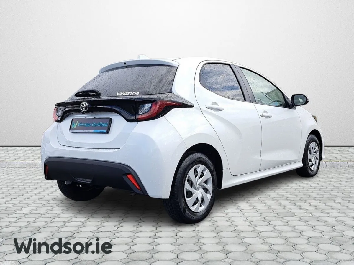 Toyota Yaris Hatchback, Petrol, 2021, White