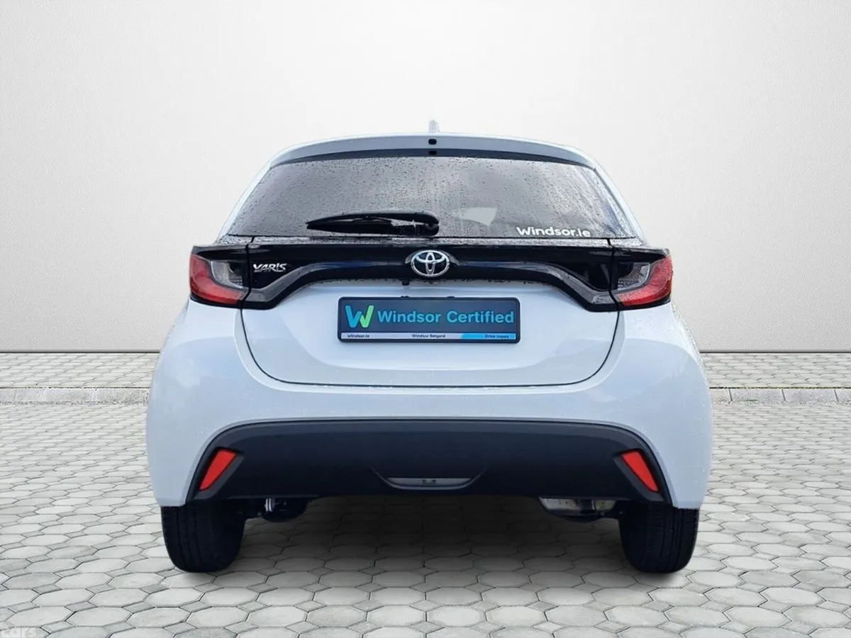 Toyota Yaris Hatchback, Petrol, 2021, White