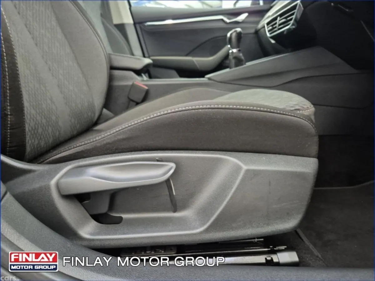 Skoda Octavia Saloon, Petrol, 2021, Black