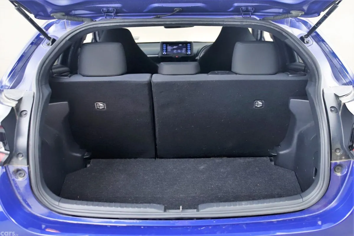 Toyota Yaris Hatchback, Petrol Hybrid, 2022, Blue