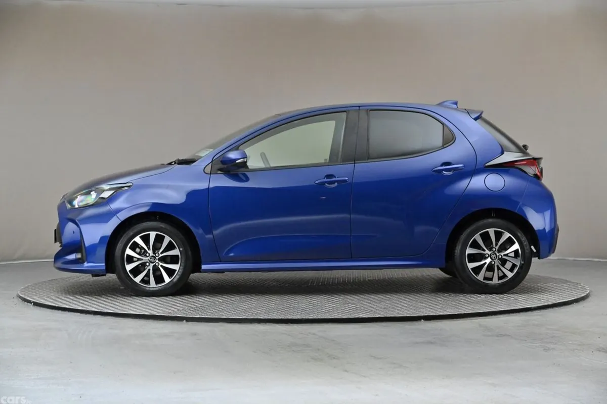 Toyota Yaris Hatchback, Petrol Hybrid, 2022, Blue