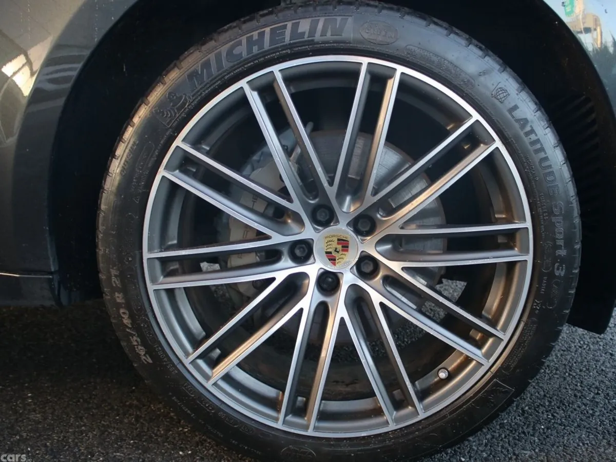 Porsche Macan SUV, Petrol, 2021, Grey