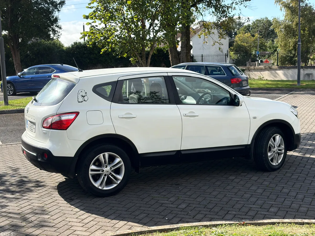 Nissan Qashqai Hatchback, Diesel, 2011, White