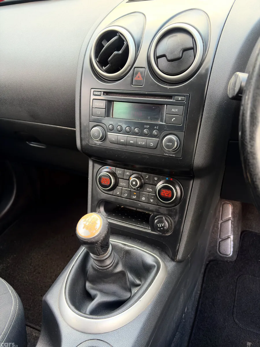 Nissan Qashqai Hatchback, Diesel, 2011, White