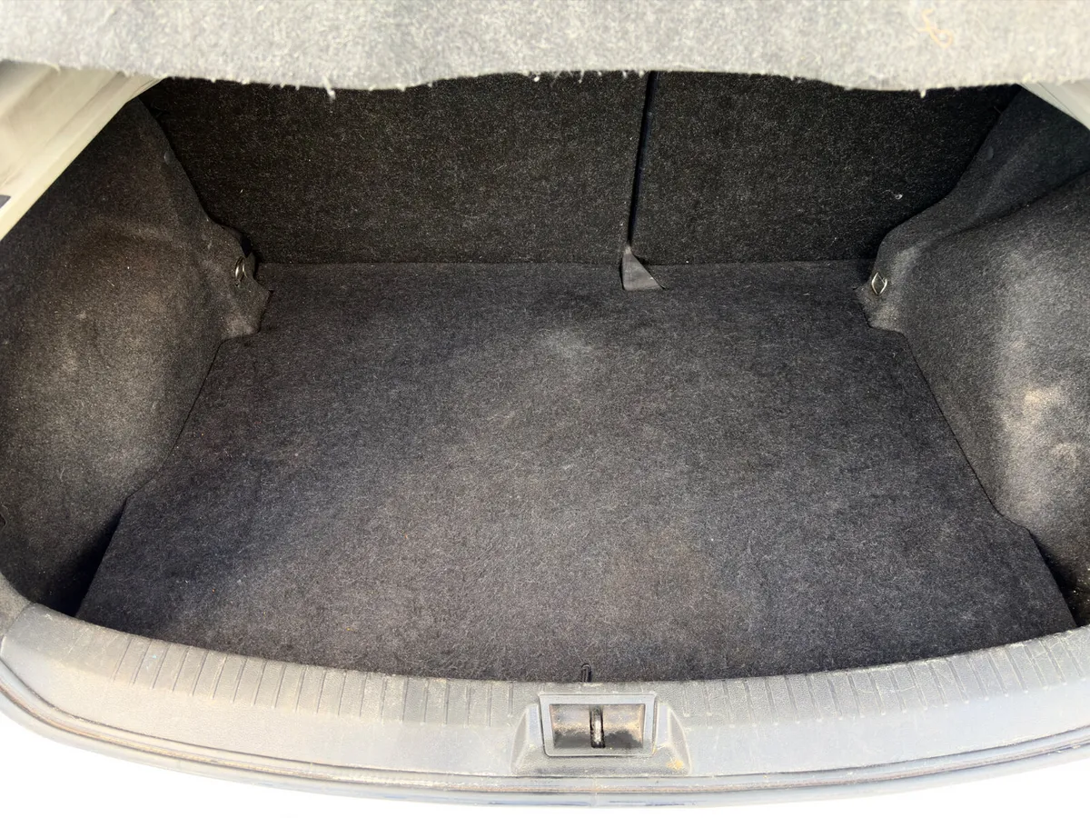Nissan Qashqai Hatchback, Diesel, 2011, White