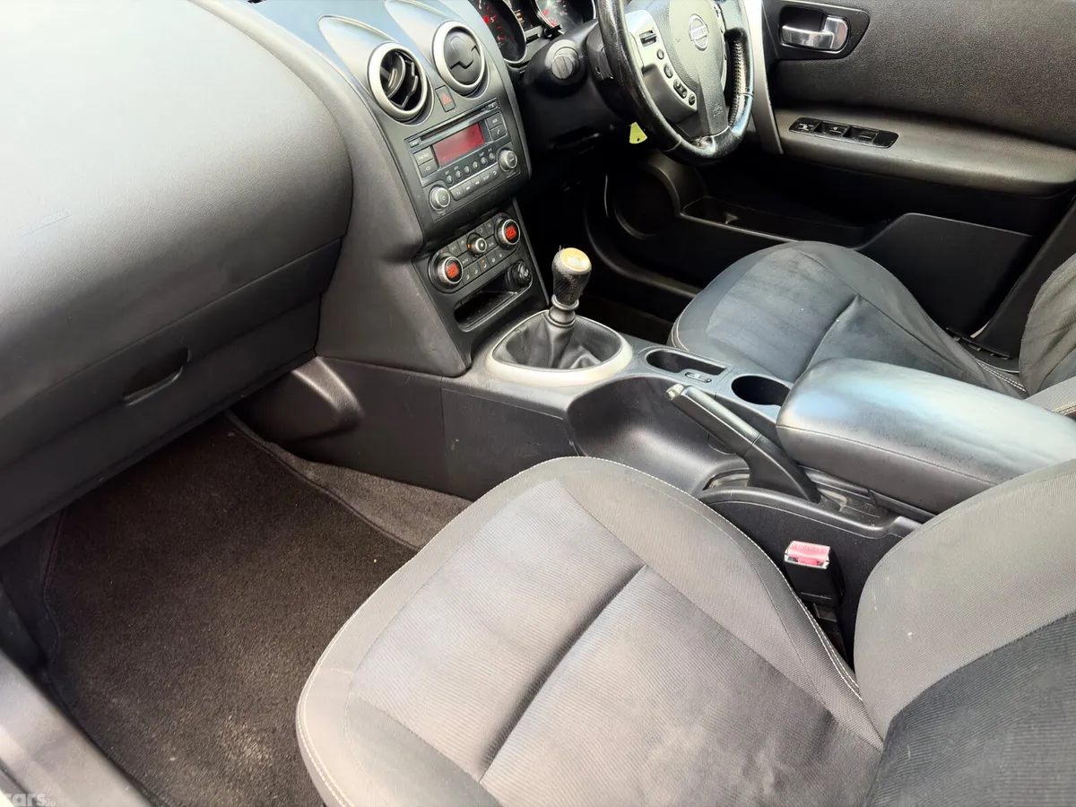 Nissan Qashqai Hatchback, Diesel, 2011, White