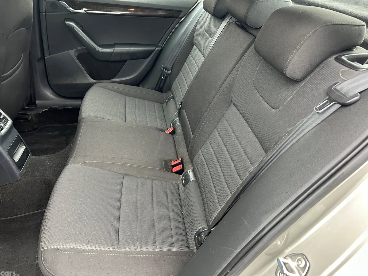 Skoda Octavia Saloon, Diesel, 2014, Beige