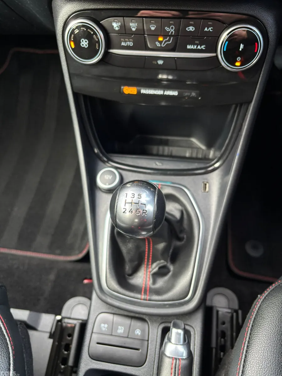 Ford Puma MPV, Petrol Hybrid, 2022, Red