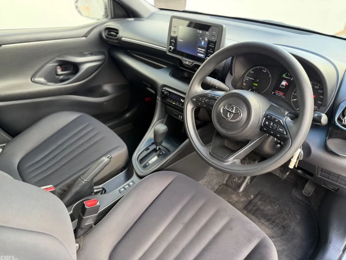 Toyota Yaris Hatchback, Petrol Hybrid, 2020, Silver