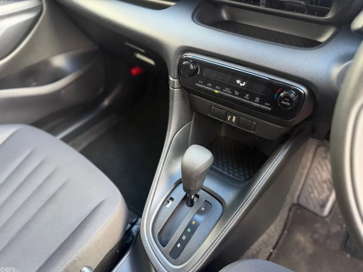 Toyota Yaris Hatchback, Petrol Hybrid, 2020, Silver