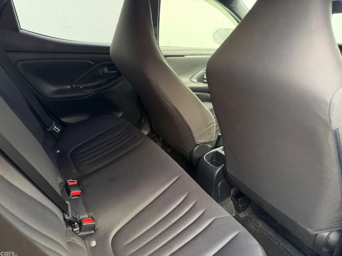 Toyota Yaris Hatchback, Petrol Hybrid, 2020, Silver