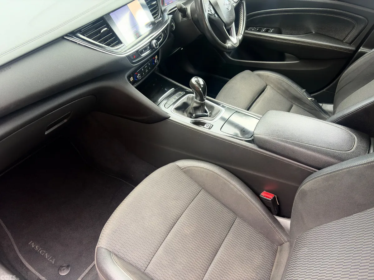Opel Insignia Hatchback, Diesel, 2019, Black