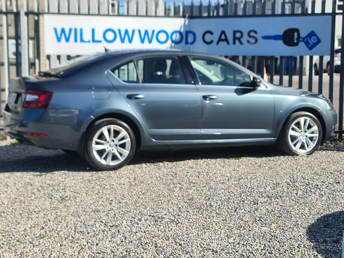 Skoda Octavia Saloon, Diesel, 2019, Grey