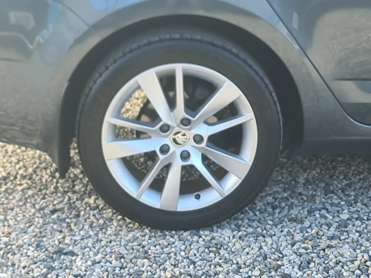 Skoda Octavia Saloon, Diesel, 2019, Grey