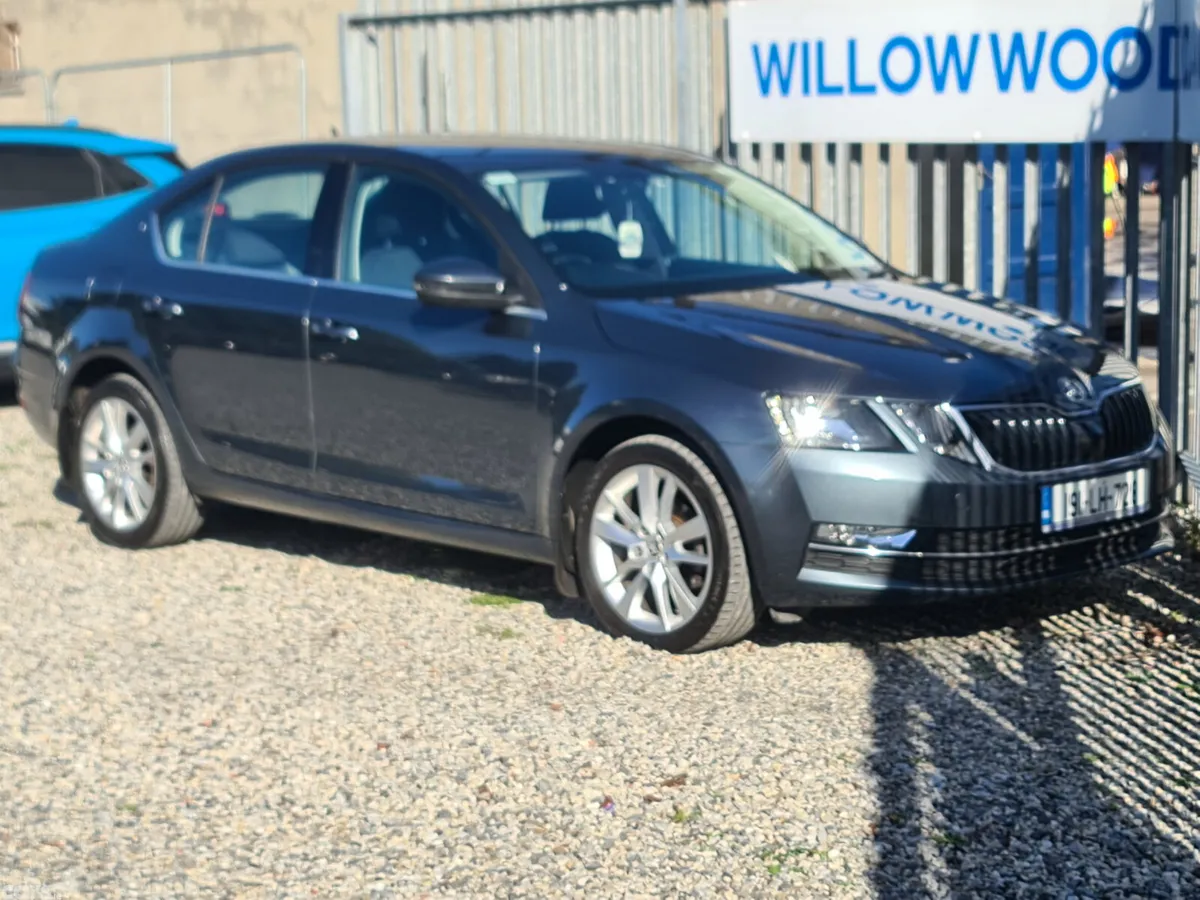 Skoda Octavia Saloon, Diesel, 2019, Grey