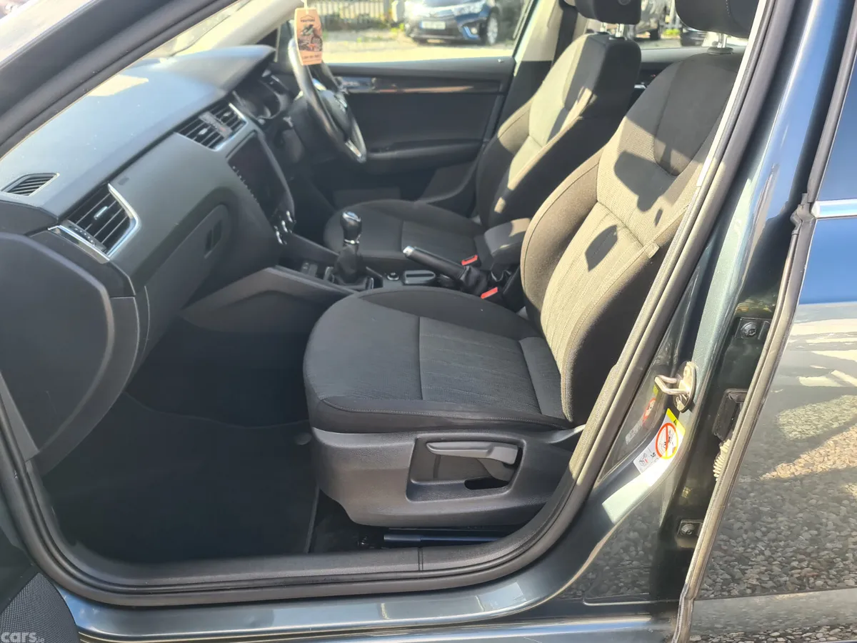 Skoda Octavia Saloon, Diesel, 2019, Grey