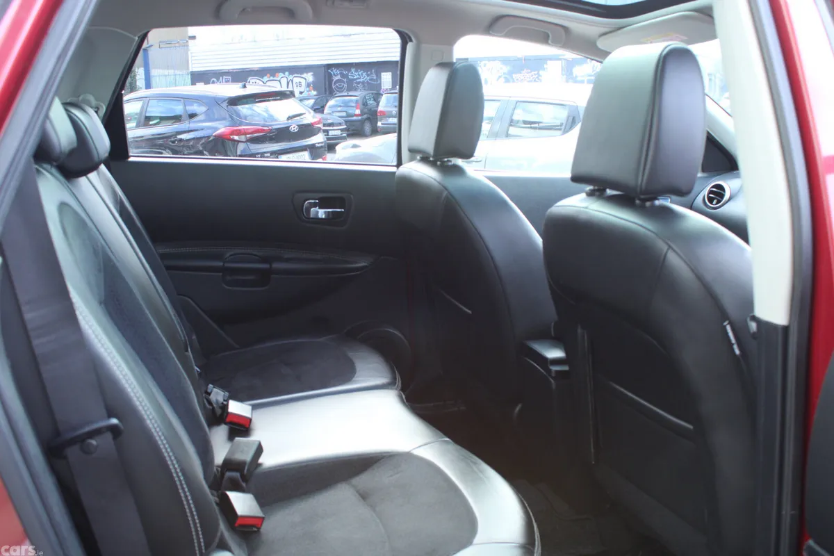 Nissan Qashqai+2 MPV, Diesel, 2013, Red