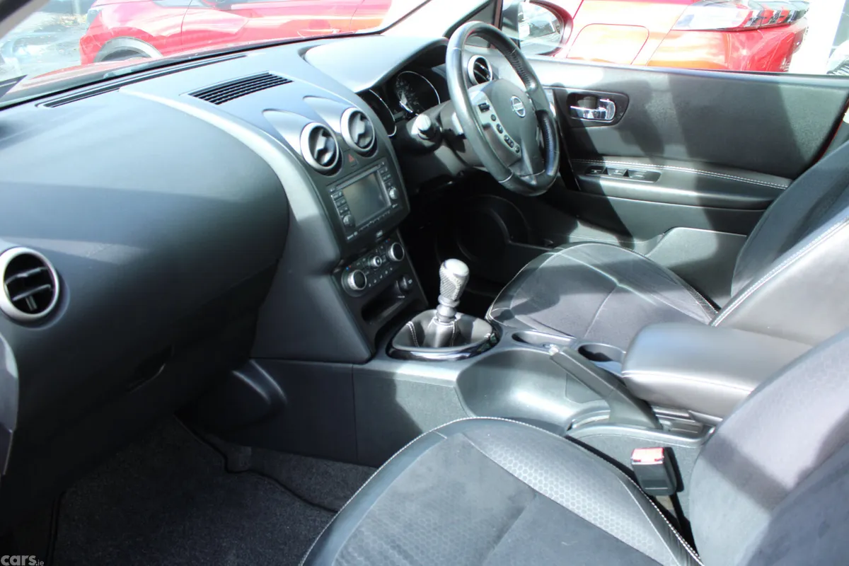 Nissan Qashqai+2 MPV, Diesel, 2013, Red