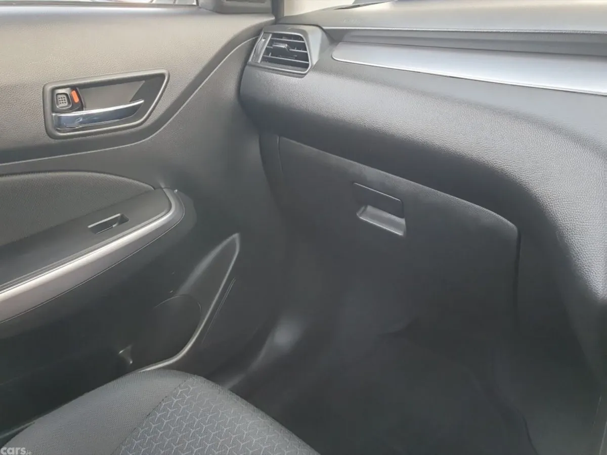Suzuki Swift Hatchback, Petrol, 2022, White