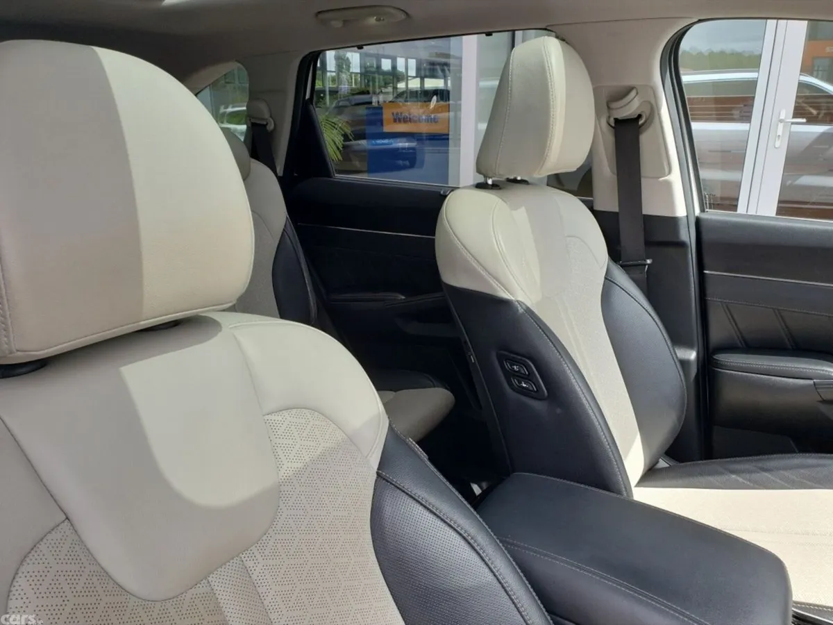 Kia Sorento SUV, Petrol Plug-in Hybrid, 2022, White