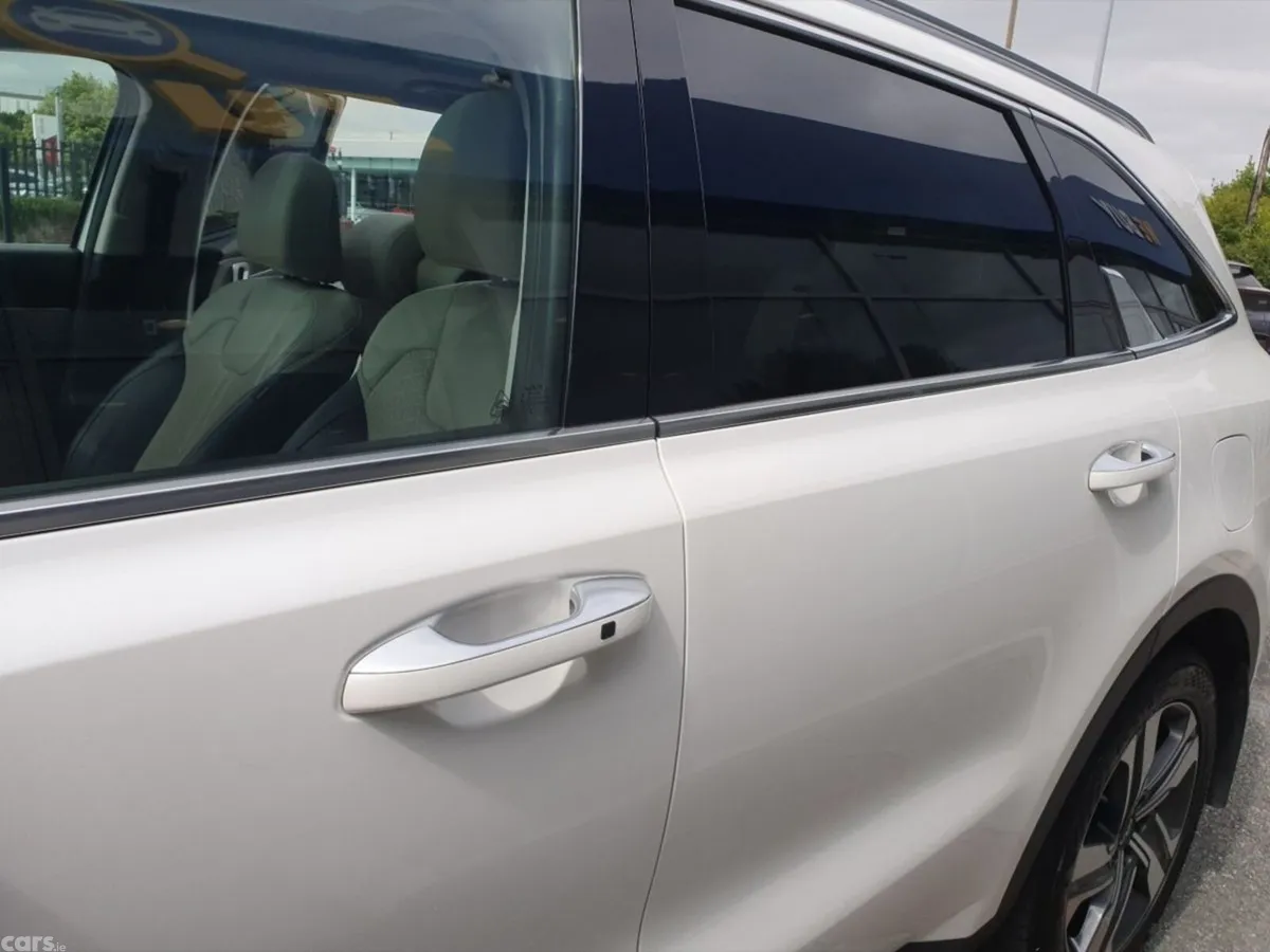 Kia Sorento SUV, Petrol Plug-in Hybrid, 2022, White