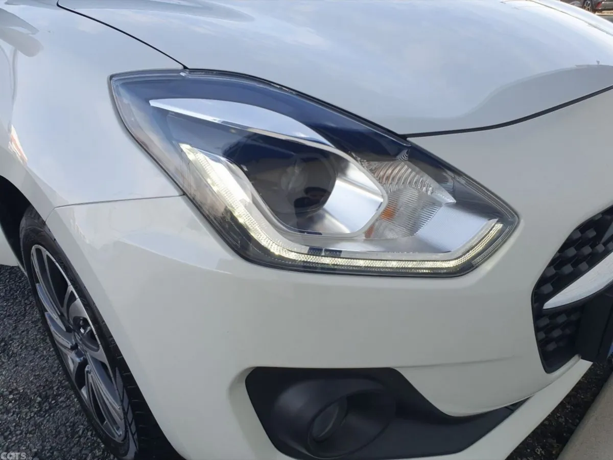 Suzuki Swift Hatchback, Petrol, 2022, White