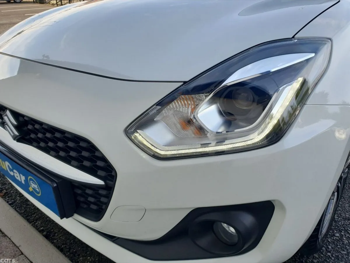 Suzuki Swift Hatchback, Petrol, 2022, White