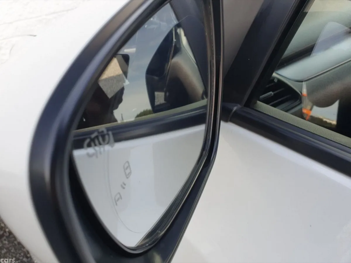 Suzuki Swift Hatchback, Petrol, 2022, White