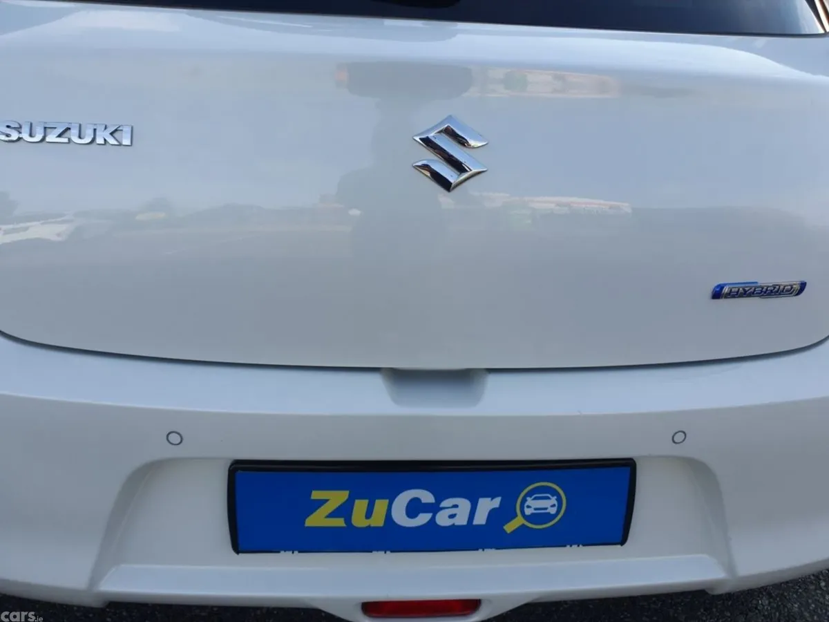 Suzuki Swift Hatchback, Petrol, 2022, White