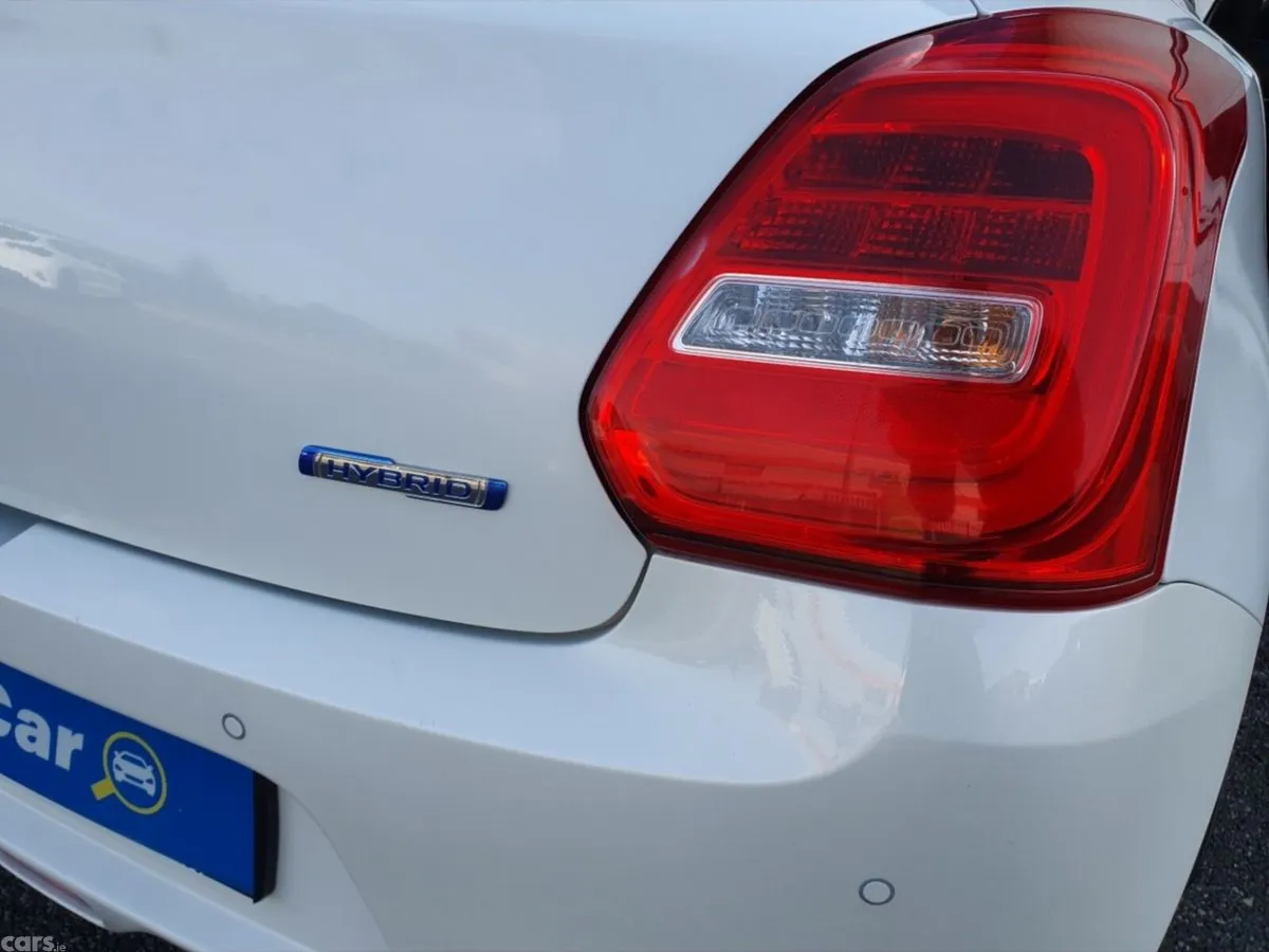 Suzuki Swift Hatchback, Petrol, 2022, White