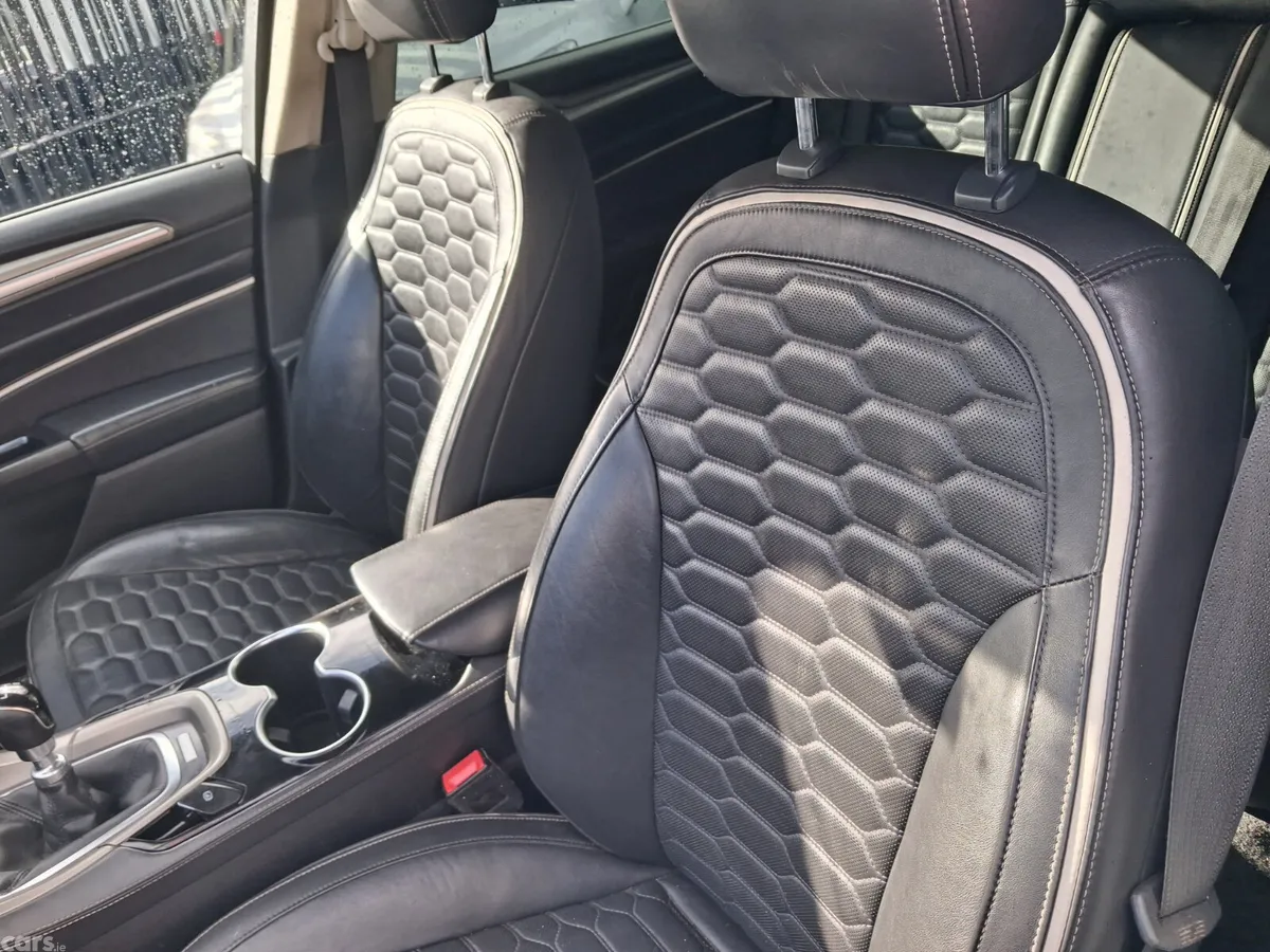Ford Mondeo Saloon, Diesel, 2016, Black