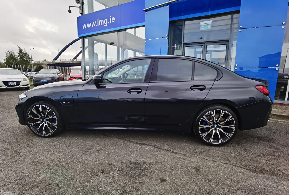 BMW 3-Series Saloon, Petrol Plug-in Hybrid, 2023, Black