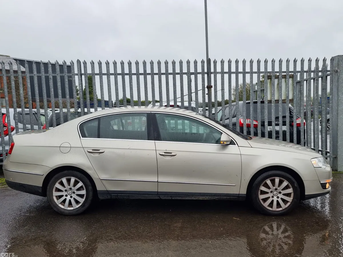 Volkswagen Passat Saloon, Petrol, 2010, Beige