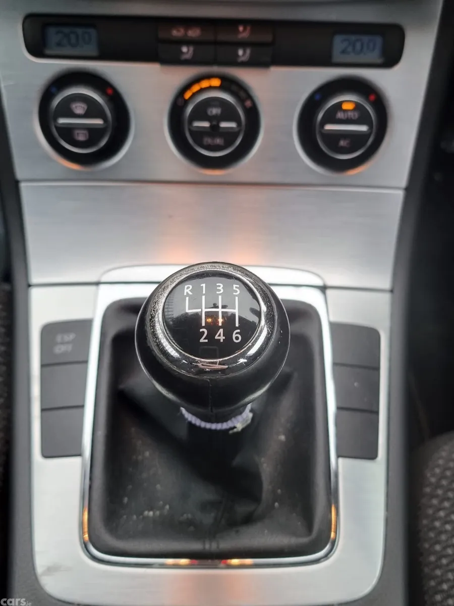 Volkswagen Passat Saloon, Petrol, 2010, Beige