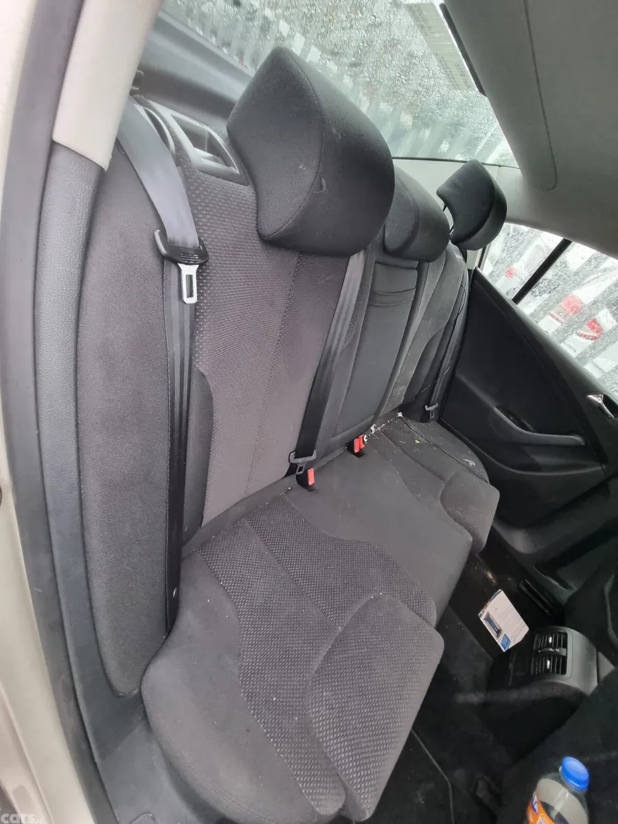Volkswagen Passat Saloon, Petrol, 2010, Beige