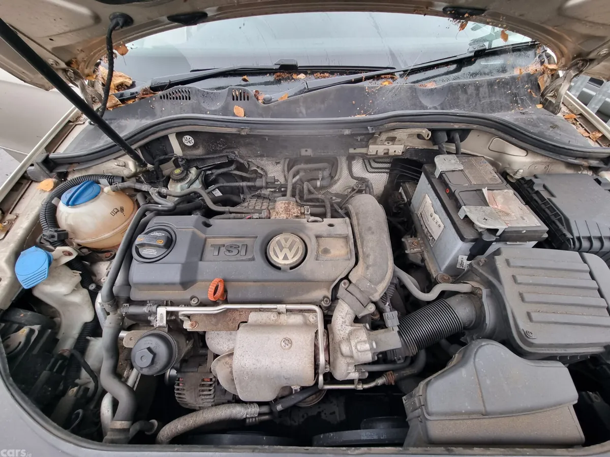 Volkswagen Passat Saloon, Petrol, 2010, Beige
