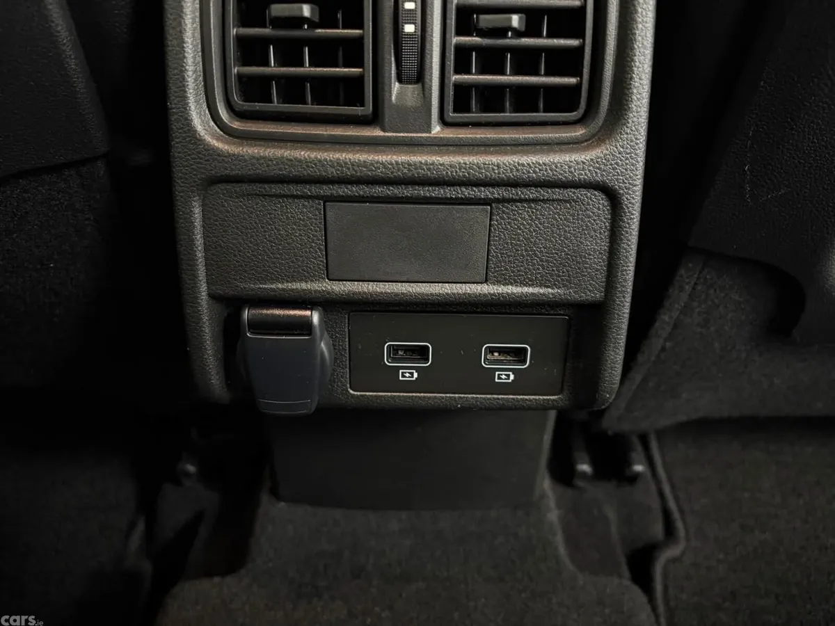 Renault Arkana SUV, Petrol Hybrid, 2023, White