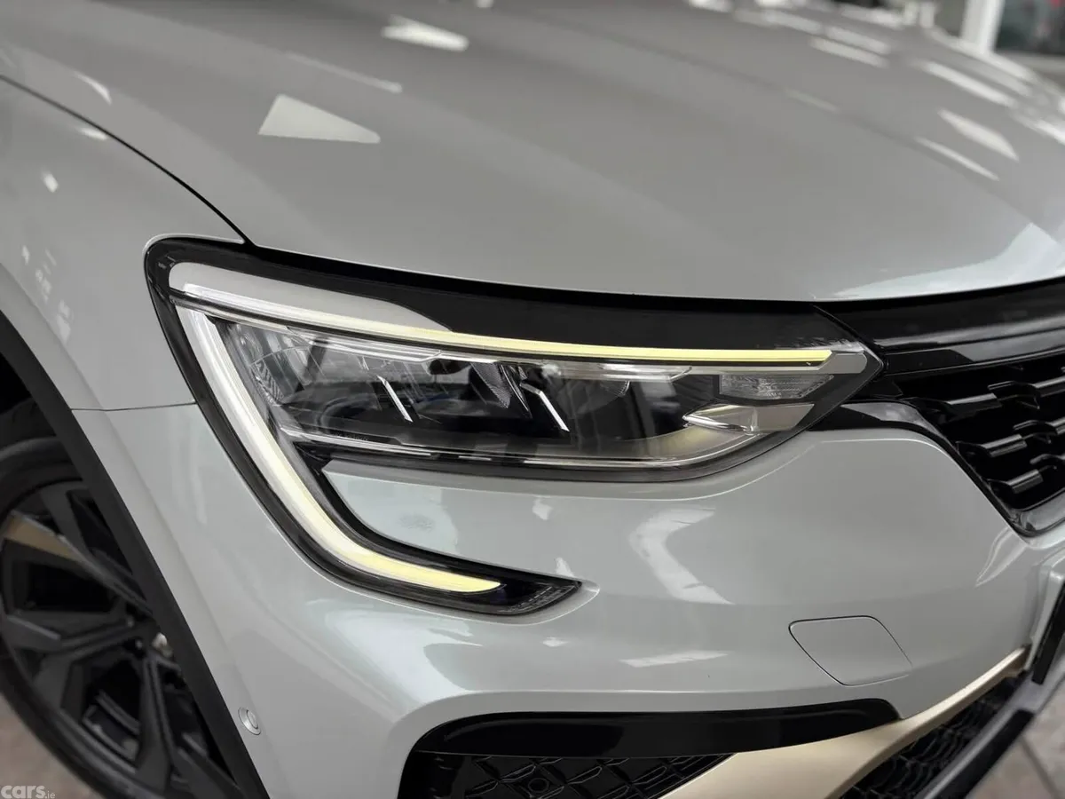 Renault Arkana SUV, Petrol Hybrid, 2023, White