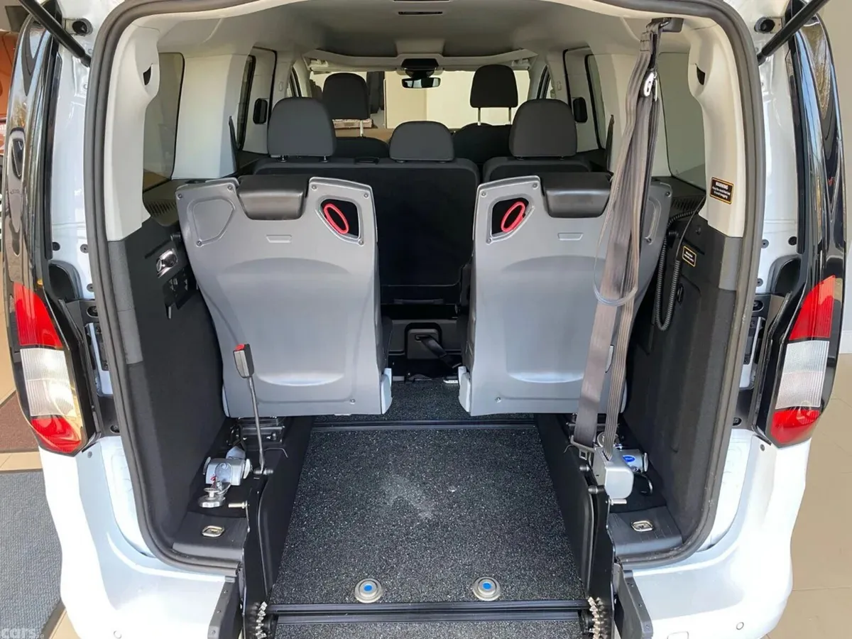 Ford Tourneo Connect MPV, Diesel, 2026, White