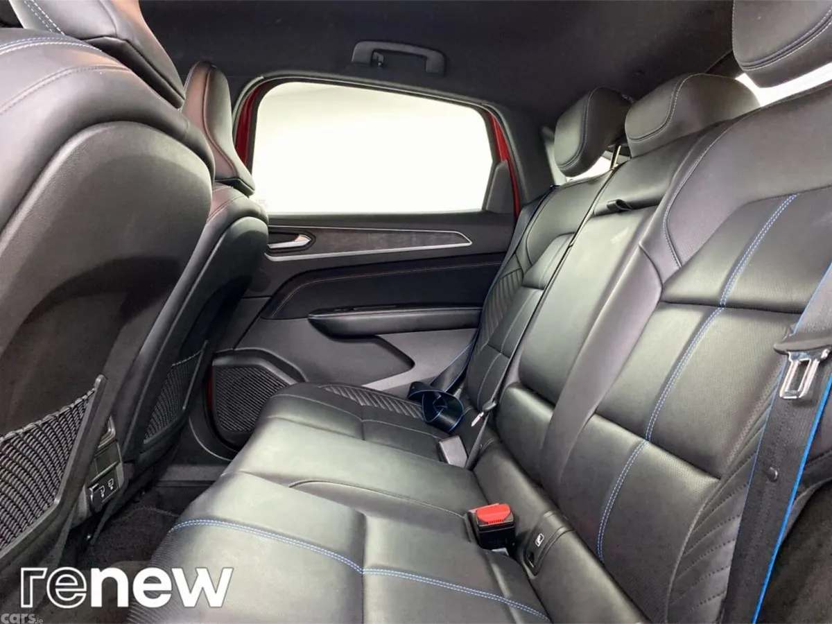 Renault Arkana Hatchback, Petrol Hybrid, 2025, Red