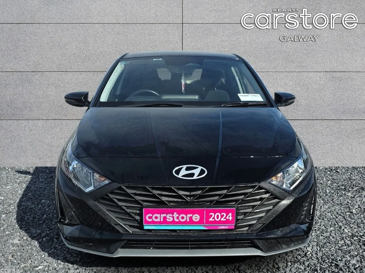 Hyundai i20 Hatchback, Petrol, 2024, Black