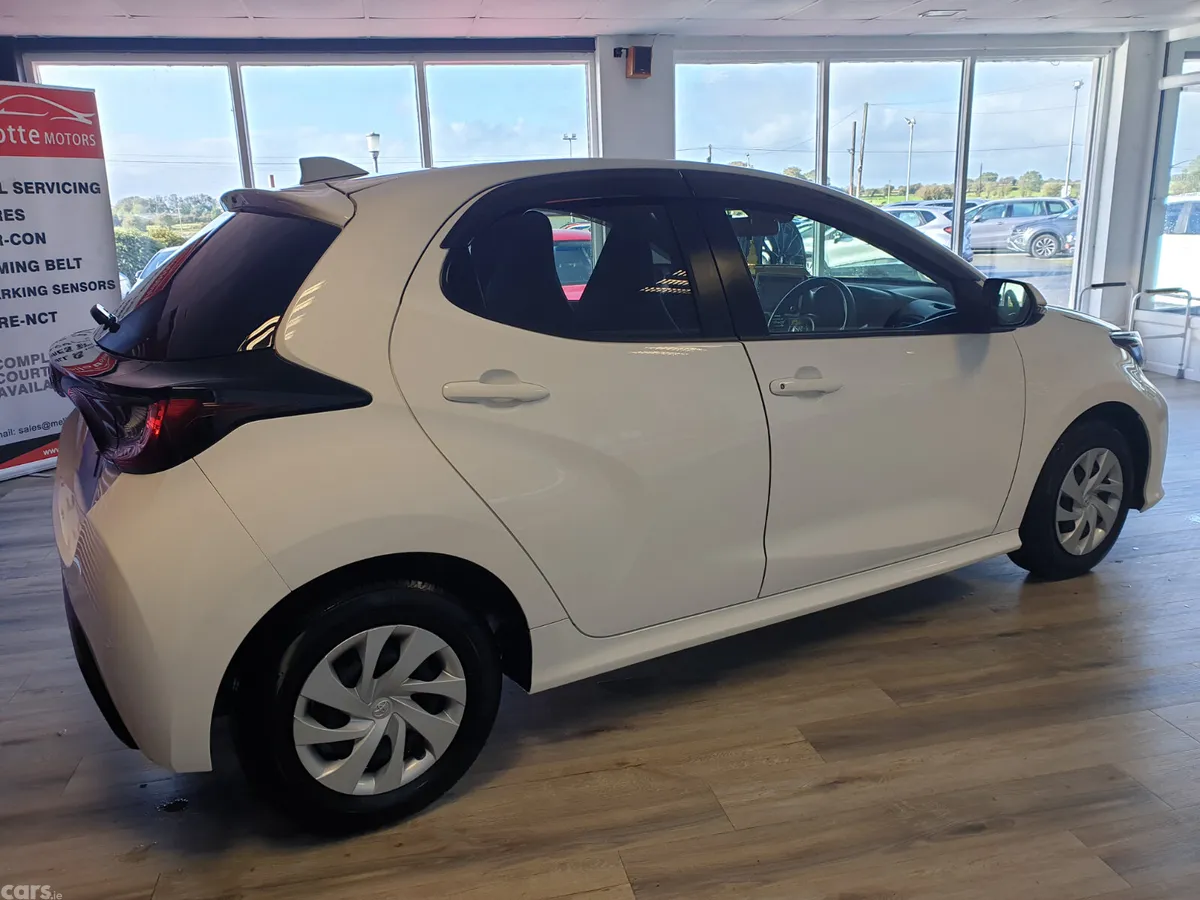 Toyota Yaris Hatchback, Petrol Hybrid, 2021, White