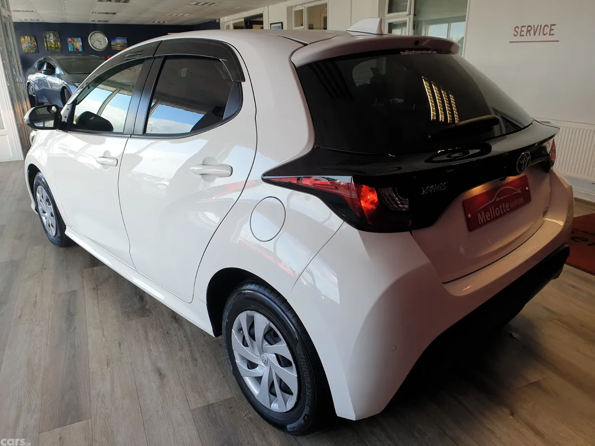 Toyota Yaris Hatchback, Petrol Hybrid, 2021, White