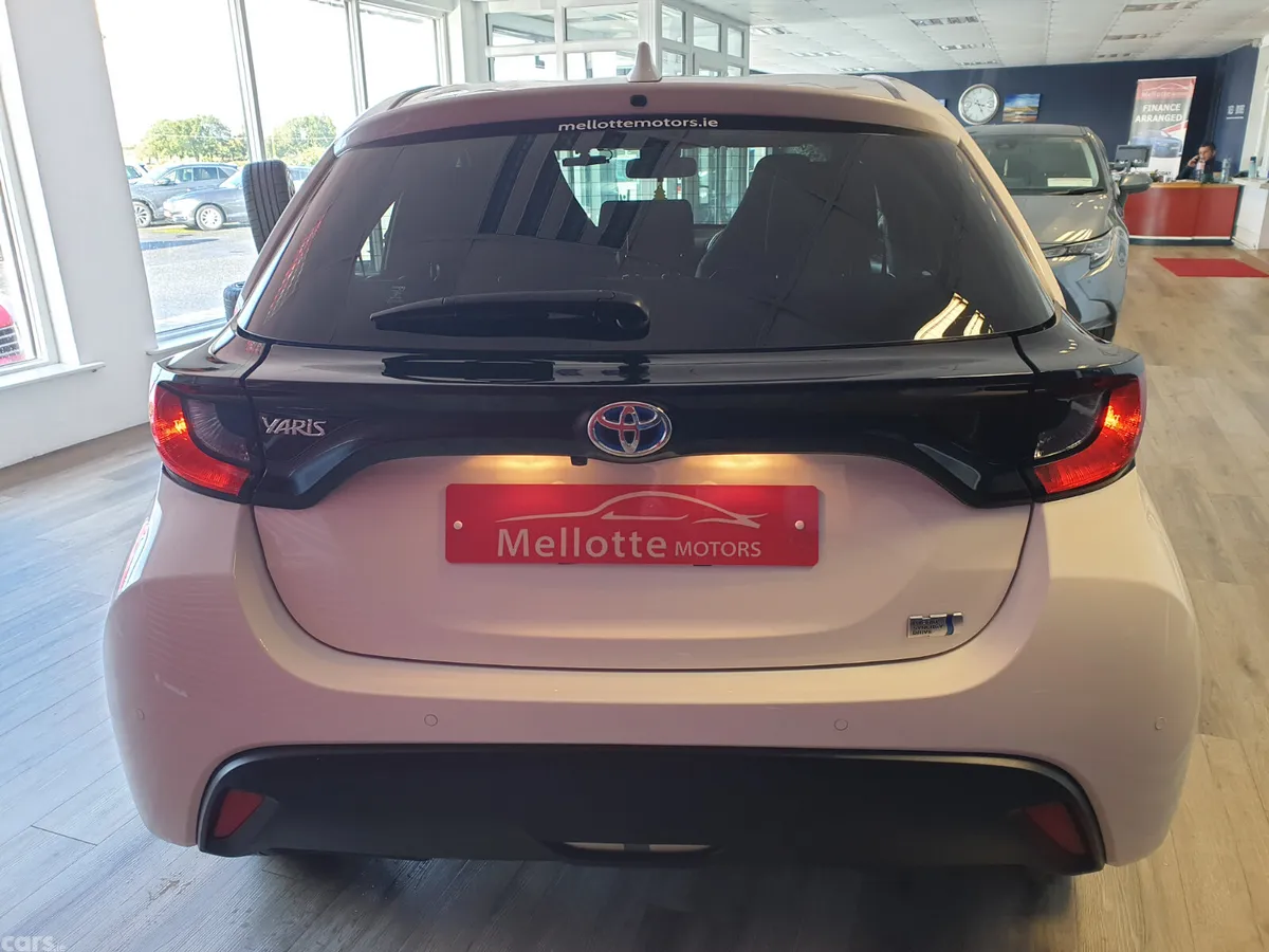 Toyota Yaris Hatchback, Petrol Hybrid, 2021, White