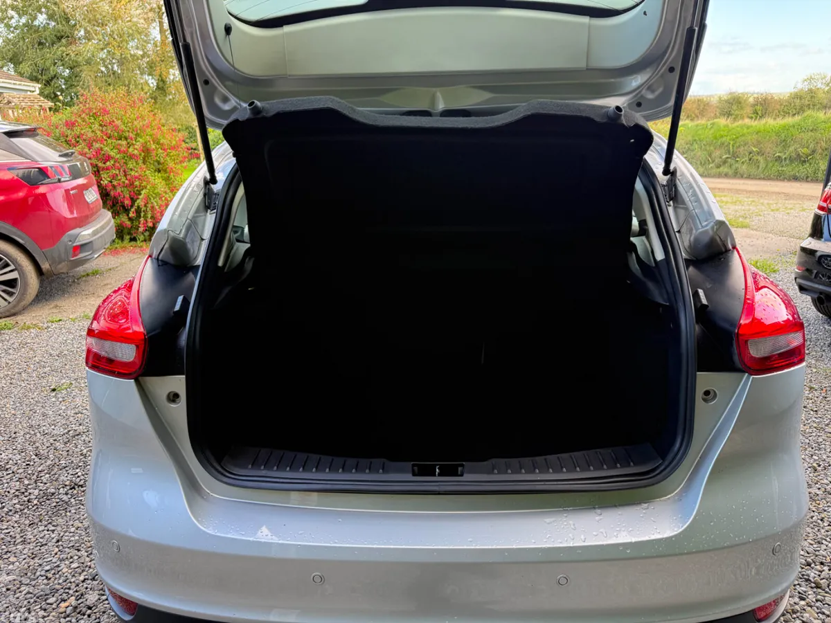 Ford Focus Hatchback, Diesel, 2017, Grey