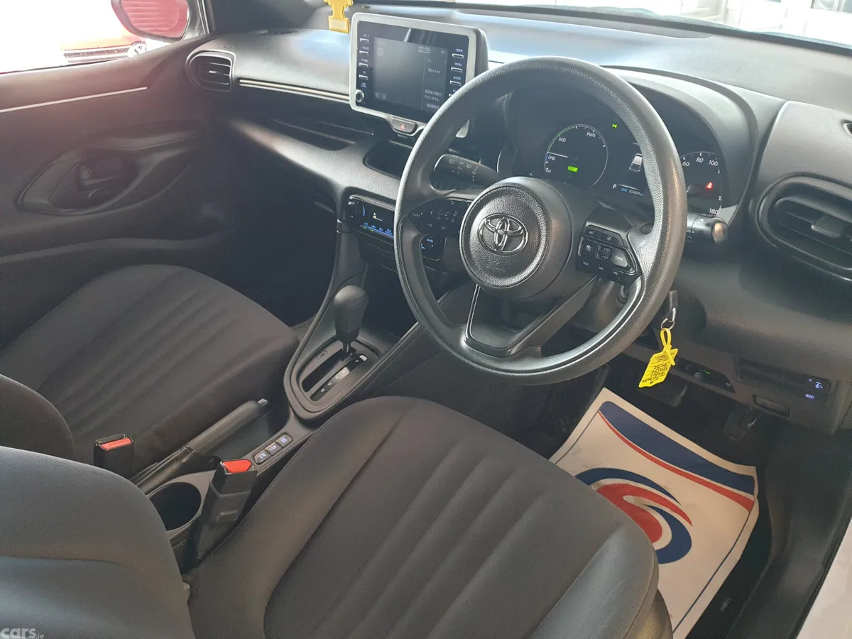 Toyota Yaris Hatchback, Petrol Hybrid, 2021, White