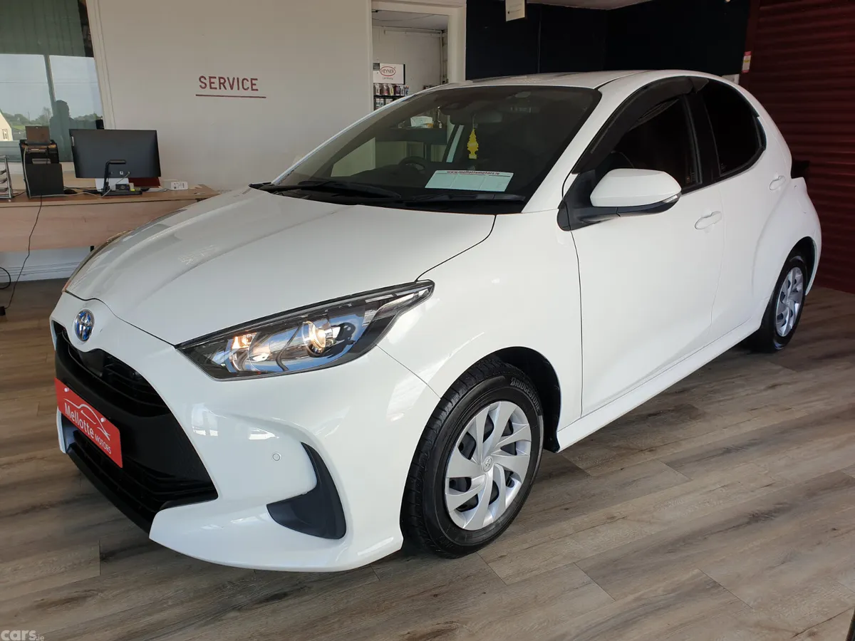 Toyota Yaris Hatchback, Petrol Hybrid, 2021, White